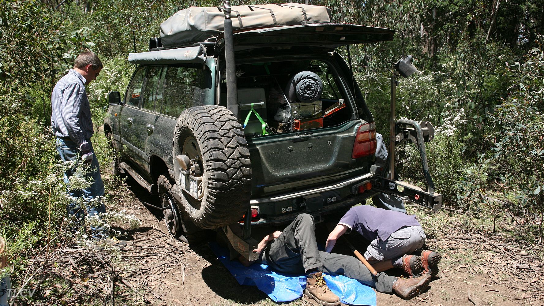 07-Good supervising Michael - Get the other guys to do all the hard work! .JPG